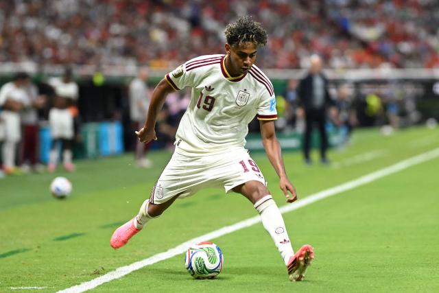 Spain's forward #19 Lamine Yamal controls the ball during the 2026 World Cup Group H football match between Uruguay and Spain at the Guadalajara Stadium in Zapopan on June 26, 2026.  (Photo by CARL DE SOUZA / AFP)