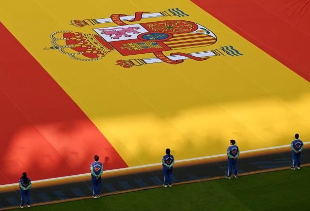Volunteers display a giant Spanish flag ahead of the 2026 World Cup Group H football match between Uruguay and Spain at the Guadalajara Stadium in Zapopan on June 26, 2026.  (Photo by Alfredo ESTRELLA / AFP)