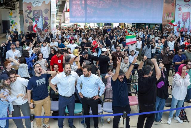 Iranians react as they watch the FIFA World Cup 2026 Group G football match between Egypt and Iran in Tehran on June 27, 2026. (Photo by AFP) / 