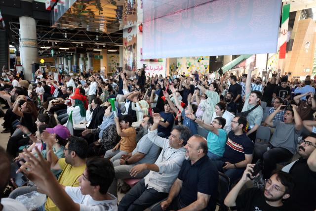 Iranians react as they watch the FIFA World Cup 2026 Group G football match between Egypt and Iran in Tehran on June 27, 2026. (Photo by AFP) / 