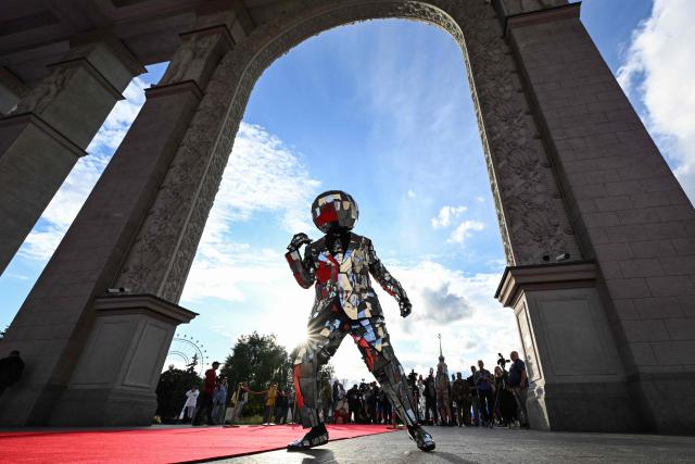 A performer welcomes graduates during the Moscow Graduation Party at the All-Russia Exhibition Centre (VDNKh) in Moscow on June 26, 2026. (Photo by Igor IVANKO / AFP)