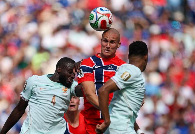 Norway's defender #04 Leo Ostigard (C) and France's defender #04 Dayot Upamecano (L) jump to head the ball during the 2026 World Cup Group I football match between Norway and France at the Boston Stadium in Foxborough on June 26, 2026.  (Photo by FRANCK FIFE / AFP)