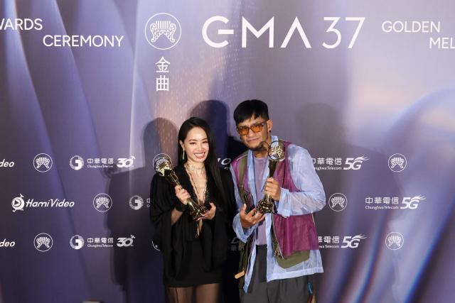 Taiwanese singer JOLIN (L) who won the Best Female Singer (Mandarin) award and Ayal Komod (R) who won the Best Male Singer (Mandarin) award, pose at the 37th Golden Melody Awards ceremony at Taipei Arena in Taipei on June 27, 2026. (Photo by I-Hwa Cheng / AFP)