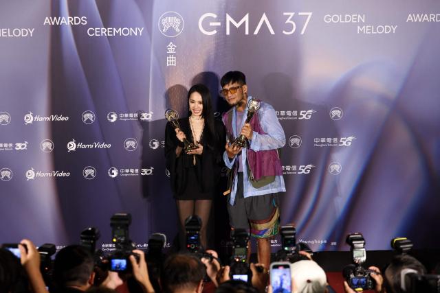 Taiwanese singer JOLIN (L) who won the Best Female Singer (Mandarin) award and Ayal Komod (R) who won the Best Male Singer (Mandarin) award, pose at the 37th Golden Melody Awards ceremony at Taipei Arena in Taipei on June 27, 2026. (Photo by I-Hwa Cheng / AFP)