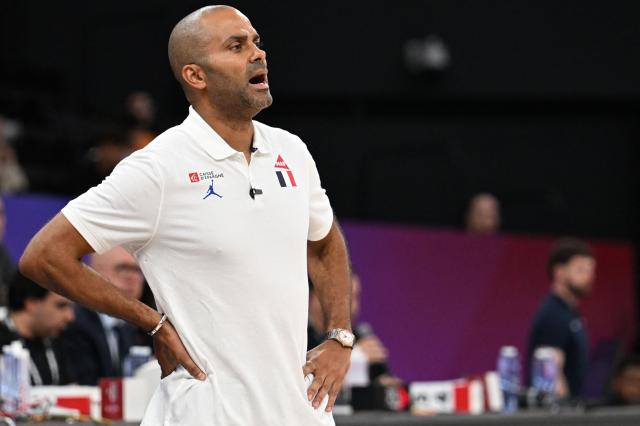 France's U17 national basketball head coach Tony Parker gives instructions to his players during the U17 Basketball World Cup group match between France and USA in Istanbul on June 27, 2026. (Photo by Ozan KOSE / AFP)