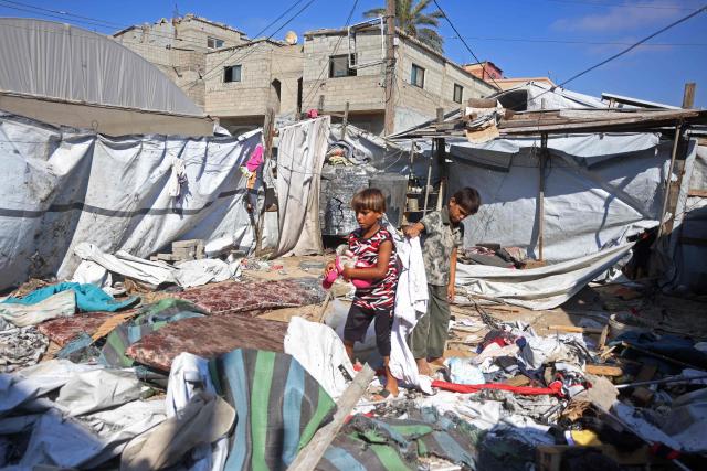 Children stand at the site of a reported Israeli strike on a displacement camp in Al-Mawasi, south of Khan Yunis, on June 27, 2026. A ceasefire has been in place in Gaza since October, but Israel reserves the right to strike targets it deems a threat. The territory remains gripped by daily violence as Israeli strikes continue, with both the military and Hamas accusing one another of violating the truce. (Photo by Bashar Taleb / AFP)