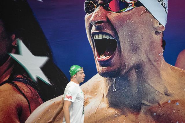 France’s Leon Marchand arrives to compete in the 400m medley final during the French national swimming championships in Saint-Etienne, central France on June 27, 2026. (Photo by OLIVIER CHASSIGNOLE / AFP)