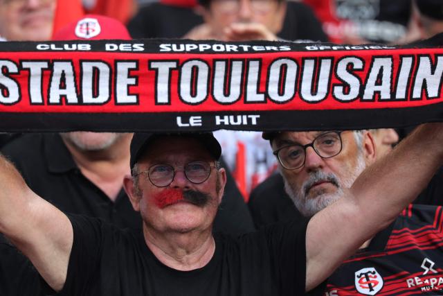 Stade Toulousain's supporters cheer their team prior to the French Top 14 rugby union final between Stade Toulousain (Toulouse) and Montpellier Hérault Rugby (MHR) at the Stade de France in Saint-Denis, on the outskirst of Paris, on June 27, 2026. (Photo by Kenzo TRIBOUILLARD / AFP)