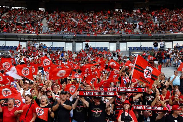 Stade Toulousain's supporters cheer their team prior to the French Top 14 rugby union final between Stade Toulousain (Toulouse) and Montpellier Hérault Rugby (MHR) at the Stade de France in Saint-Denis, on the outskirst of Paris, on June 27, 2026. (Photo by Kenzo TRIBOUILLARD / AFP)