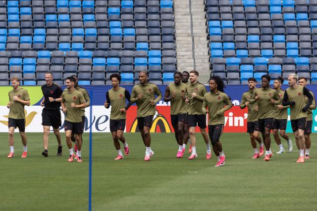 Canada's players take part in an  MD-1 training session at Carson Sports Park in Carson on June 27, 2026, on the eve of the 2026 World Cup round of 32 football match between South Africa and Canada at the Los Angeles Stadium in Inglewood. (Photo by ETIENNE LAURENT / AFP)