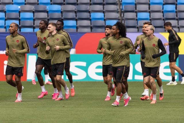 Canada's players take part in an  MD-1 training session at Carson Sports Park in Carson on June 27, 2026, on the eve of the 2026 World Cup round of 32 football match between South Africa and Canada at the Los Angeles Stadium in Inglewood. (Photo by ETIENNE LAURENT / AFP)