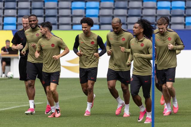 Canada's players take part in an  MD-1 training session at Carson Sports Park in Carson on June 27, 2026, on the eve of the 2026 World Cup round of 32 football match between South Africa and Canada at the Los Angeles Stadium in Inglewood. (Photo by ETIENNE LAURENT / AFP)