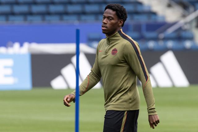 Canada's forward #10 Jonathan David takes part in an MD-1 training session at Carson Sports Park in Carson on June 27, 2026, on the eve of the 2026 World Cup round of 32 football match between South Africa and Canada at the Los Angeles Stadium in Inglewood. (Photo by ETIENNE LAURENT / AFP)