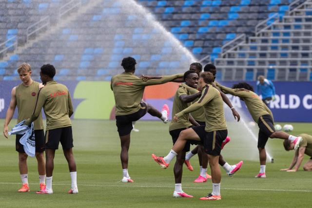 Canada's players take part in an  MD-1 training session at Carson Sports Park in Carson on June 27, 2026, on the eve of the 2026 World Cup round of 32 football match between South Africa and Canada at the Los Angeles Stadium in Inglewood. (Photo by ETIENNE LAURENT / AFP)