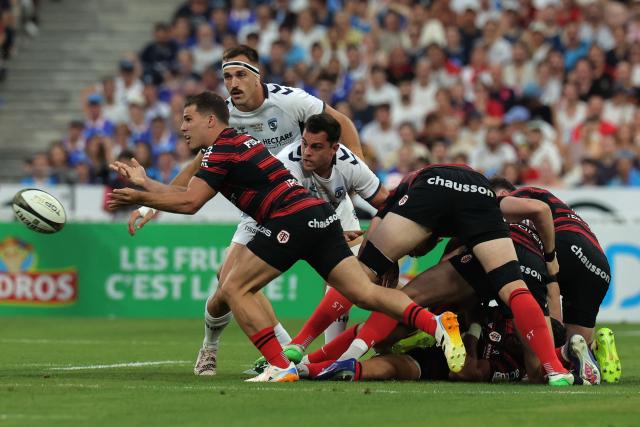 Toulouse's French scrum-half Antoine Dupont passes the ball out of a ruck during the French Top 14 rugby union final between Stade Toulousain (Toulouse) and Montpellier Hérault Rugby (MHR) at the Stade de France in Saint-Denis, on the outskirst of Paris, on June 27, 2026. (Photo by Kenzo TRIBOUILLARD / AFP)