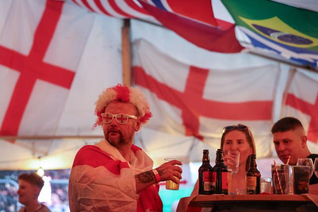 England supporters wait for the start to watch on television the 2026 World Cup Group L football match between England and Panama, at The Clock pub in Hebburn, north-east England late on June 27, 2026. (Photo by SCOTT HEPPELL / AFP)