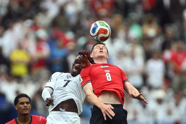 Panama's midfielder #07 Jose Luis Rodriguez and England's midfielder #08 Elliot Anderson fight for the ball during the 2026 World Cup Group L football match between Panama and England at the New York/New Jersey Stadium in East Rutherford on June 27, 2026.  (Photo by MAURO PIMENTEL / AFP)