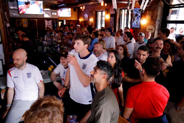 England fans rwatch the 2026 World Cup match between England and Panama in New York on June 27, 2026. (Photo by Leonardo MUNOZ / AFP)