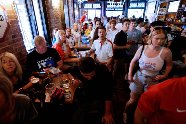 England fans react as they watch the 2026 World Cup match between England and Panama in New York on June 27, 2026. (Photo by Leonardo MUNOZ / AFP)