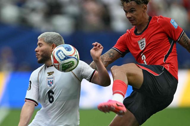 Panama's midfielder #06 Cristian Martinez and England's defender #03 Nico O'Reilly fight for the ball during the 2026 World Cup Group L football match between Panama and England at the New York/New Jersey Stadium in East Rutherford on June 27, 2026.  (Photo by MAURO PIMENTEL / AFP)