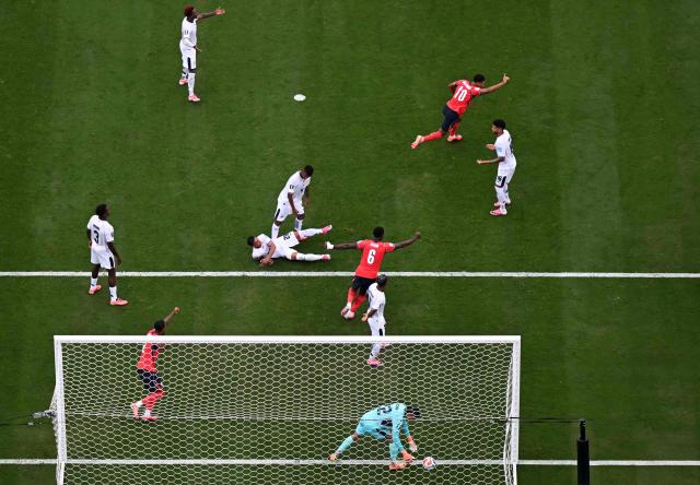 England's midfielder #10 Jude Bellingham (up) celebrates after scoring his team´s first goal during the 2026 World Cup Group L football match between Panama and England at the New York/New Jersey Stadium in East Rutherford on June 27, 2026.  (Photo by Jewel SAMAD / AFP)