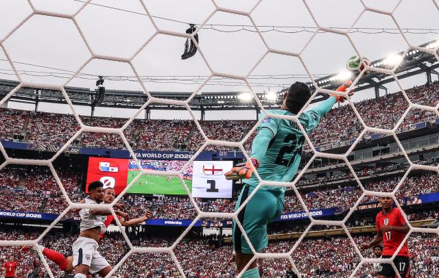 England's forward #09 Harry Kane scores his team's second goal past Panama's goalkeeper #22 Orlando Mosquera during the 2026 World Cup Group L football match between Panama and England at the New York/New Jersey Stadium in East Rutherford on June 27, 2026.  (Photo by CHARLY TRIBALLEAU / AFP)