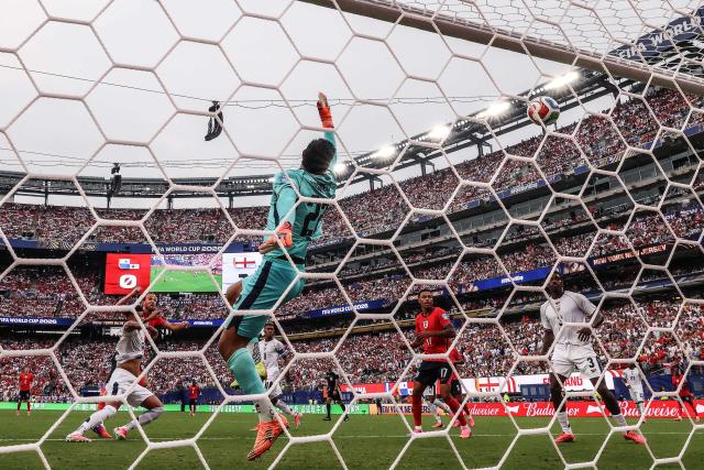 England's forward #09 Harry Kane scores his team's second goal past Panama's goalkeeper #22 Orlando Mosquera during the 2026 World Cup Group L football match between Panama and England at the New York/New Jersey Stadium in East Rutherford on June 27, 2026.  (Photo by CHARLY TRIBALLEAU / AFP)