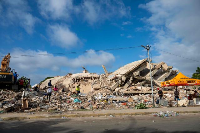 Rescuers walk amid rubble of a collapsed buiding in Caraballeda, La Guaira state, Venezuela, on June 27, 2026, following twin earthquakes. Nearly 1,000 people have been killed and more than 50,000 remain missing after two consecutive earthquakes in Venezuela, where growing anger has been reported over the lack of official aid to swiftly rescue survivors. (Photo by Miguel MEDINA / POOL / AFP)