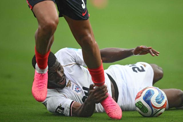 Panama's midfielder #24 Azarias Londono fights for the ball on the ground during the 2026 World Cup Group L football match between Panama and England at the New York/New Jersey Stadium in East Rutherford on June 27, 2026.  (Photo by MAURO PIMENTEL / AFP)