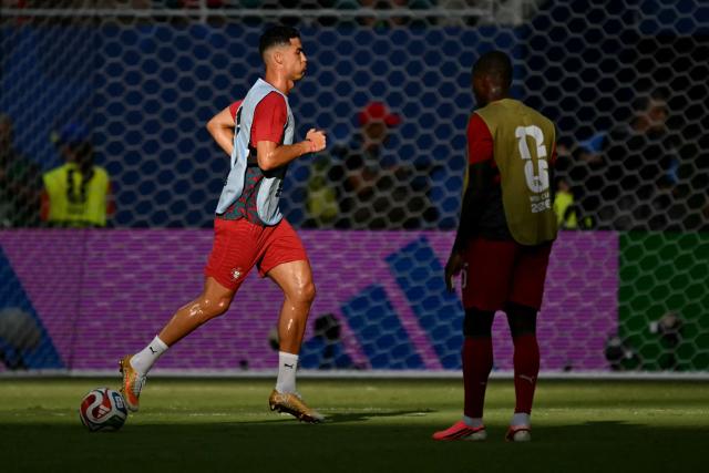 Portugal's forward #07 Cristiano Ronaldo warms up ahead of the 2026 World Cup Group K football match between Colombia and Portugal at the Miami Stadium in Miami Gardens on June 27, 2026.  (Photo by CHANDAN KHANNA / AFP)
