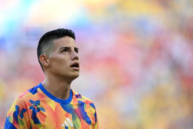 Colombia's midfielder #10 James Rodriguez warms up ahead of the 2026 World Cup Group K football match between Colombia and Portugal at the Miami Stadium in Miami Gardens on June 27, 2026.  (Photo by CHANDAN KHANNA / AFP)
