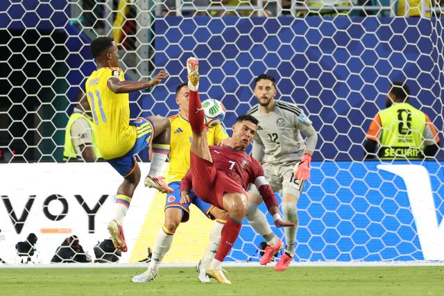 Portugal's forward #07 Cristiano Ronaldo makes a bicycle kick and fails to score during the 2026 World Cup Group K football match between Colombia and Portugal at the Miami Stadium in Miami Gardens on June 27, 2026.  (Photo by PATRICIA DE MELO MOREIRA / AFP)