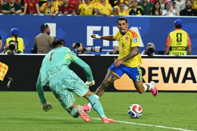 Colombia's defender #02 Daniel Munoz reacts past Portugal's goalkeeper #01 Diogo Costa during the 2026 World Cup Group K football match between Colombia and Portugal at the Miami Stadium in Miami Gardens on June 27, 2026.  (Photo by CHANDAN KHANNA / AFP)