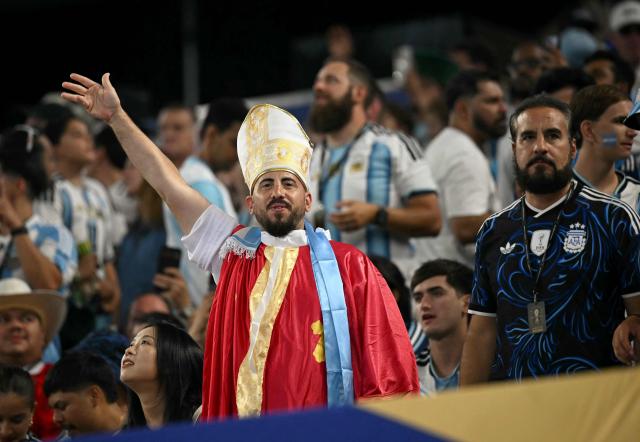 An Argentine fan wearing a pope costume gestures ahead of the 2026 World Cup Group J football match between Jordan and Argentina at the Dallas Stadium in Arlington on June 27, 2026.  (Photo by Paul ELLIS / AFP)
