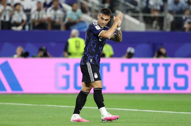 Argentina's forward #22 Lautaro Martinez applauds during the 2026 World Cup Group J football match between Jordan and Argentina at the Dallas Stadium in Arlington on June 27, 2026.  (Photo by Aric Becker / AFP)