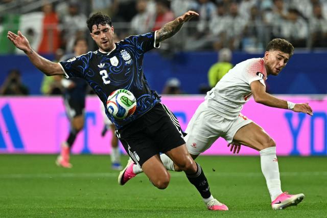 TOPSHOT - Argentina's defender #02 Marcos Senesi and Jordan's forward #11 Odeh Fakhoury fight for the ball during the 2026 World Cup Group J football match between Jordan and Argentina at the Dallas Stadium in Arlington on June 27, 2026.  (Photo by Paul ELLIS / AFP)