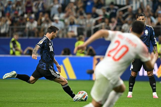 Argentina's forward #10 Lionel Messi controls the ball during the 2026 World Cup Group J football match between Jordan and Argentina at the Dallas Stadium in Arlington on June 27, 2026.  (Photo by Paul ELLIS / AFP)