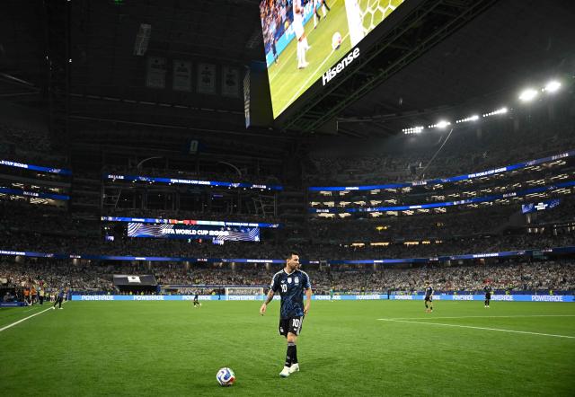 Argentina's forward #10 Lionel Messi prepares to take a corner kick  during the 2026 World Cup Group J football match between Jordan and Argentina at the Dallas Stadium in Arlington on June 27, 2026.  (Photo by Paul ELLIS / AFP)