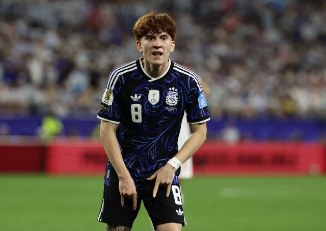 Argentina's midfielder #08 Valentin Barco gestures during the 2026 World Cup Group J football match between Jordan and Argentina at the Dallas Stadium in Arlington on June 27, 2026.  (Photo by Aric Becker / AFP)