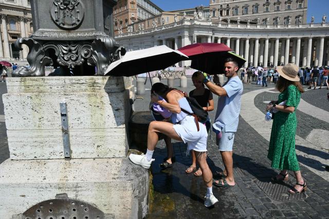 People cool off in a fountain as they wait for the Sunday Angelus prayer led by Pope Leo XIV in St. Peter's square at the Vatican on June 28, 2026. (Photo by Alberto PIZZOLI / AFP)