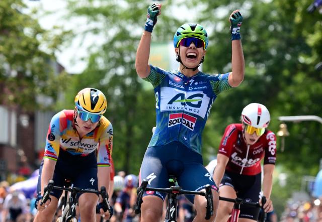AG Insurance-Soudal Team's Belgian rider Shari Bossuyt (C) celebrates after crossing the finish line to win the Belgian Cycling Championships women's elite race (137km) in Brasschaat, on June 28, 2026. (Photo by Tom Goyvaerts / Belga / AFP) / Belgium OUT