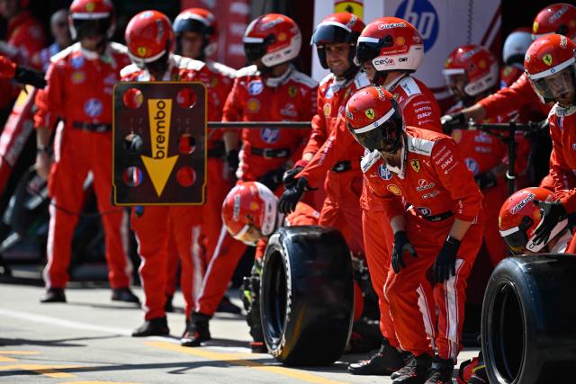 Ferrari mechanics wait to change the tires on Monegasque driver Charles Leclerc's car during the Formula One Austrian Grand Prix at the Red Bull Ring race track in Spielberg, Austria on June 28, 2026. (Photo by Darko BANDIC / POOL / AFP)