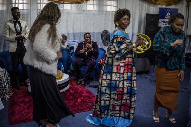 Nigerian Pastor John Arinze (C) who with his wife Pastors Professor Vivian Besem Ojong, are the ministers of the Supernatural Platform Global Ministries church in Durban, lead a crowd of both South African and foreign congregants as they gather to pray on June 28, 2026. South Africans President Cyril Ramaphosa vowed on Thursday to crush any attempts to destabilise the nation during planned anti-immigrant marches next week, amid a wave of xenophobia. Citizen-led groups have set Tuesday 30 as a deadline for undocumented foreigners to leave and called for nationwide marches against illegal immigration, marking a crescendo in months of protests that have at times turned violent. (Photo by MARCO LONGARI / AFP)