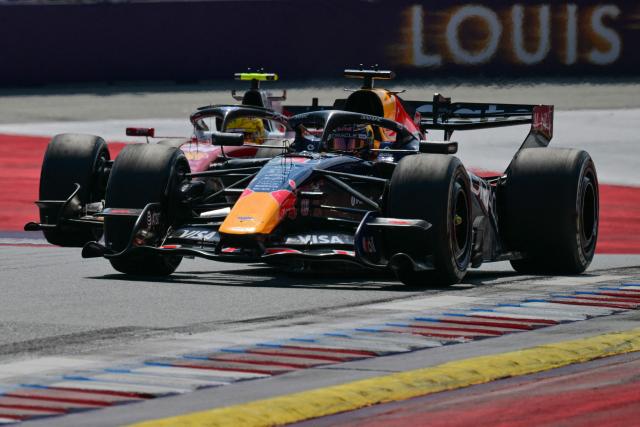 Red Bull Racing's Dutch driver Max Verstappen (R) competes ahead of Ferrari's British driver Lewis Hamilton during the Formula One Austrian Grand Prix at the Red Bull Ring race track in Spielberg, Austria on June 28, 2026. (Photo by Andrej ISAKOVIC / AFP)
