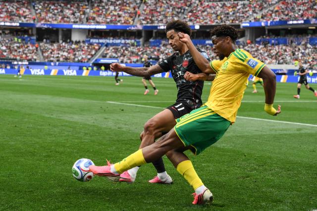 Canada's midfielder #17 Tajon Buchanan and South Africa's defender #21 Ime Okon (R) fight for the ball during the 2026 World Cup round of 32 football match between South Africa and Canada at the Los Angeles Stadium in Inglewood on June 28, 2026.  (Photo by Patrick T. Fallon / AFP)