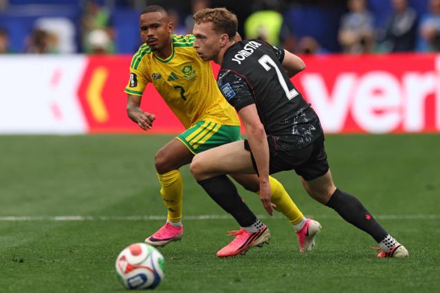 South Africa's forward #07 Oswin Appollis and Canada's defender #02 Alistair Johnston fight for the ball during the 2026 World Cup round of 32 football match between South Africa and Canada at the Los Angeles Stadium in Inglewood on June 28, 2026.  (Photo by ETIENNE LAURENT / AFP)