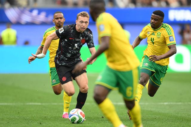 Canada's defender #02 Alistair Johnston runs with the ball during the 2026 World Cup round of 32 football match between South Africa and Canada at the Los Angeles Stadium in Inglewood on June 28, 2026.  (Photo by Patrick T. Fallon / AFP)