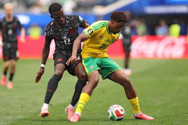 Canada's forward #12 Tani Oluwaseyi and South Africa's defender #21 Ime Okon fight for the ball during the 2026 World Cup round of 32 football match between South Africa and Canada at the Los Angeles Stadium in Inglewood on June 28, 2026.  (Photo by ETIENNE LAURENT / AFP)