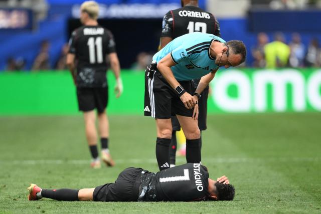 Canada's midfielder #07 Stephen Eustaquio lies on the gorund next to Portuguese referee Joao Pinheiro during the 2026 World Cup round of 32 football match between South Africa and Canada at the Los Angeles Stadium in Inglewood on June 28, 2026.  (Photo by Patrick T. Fallon / AFP)