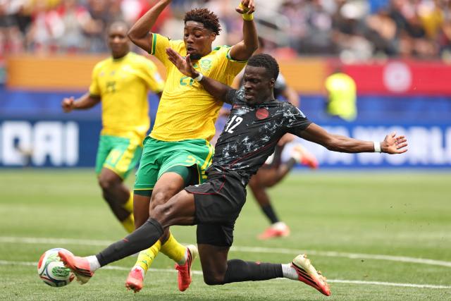 Canada's forward #12 Tani Oluwaseyi kicks the ball and misses a chance past South Africa's defender #21 Ime Okon during the 2026 World Cup round of 32 football match between South Africa and Canada at the Los Angeles Stadium in Inglewood on June 28, 2026.  (Photo by ETIENNE LAURENT / AFP)
